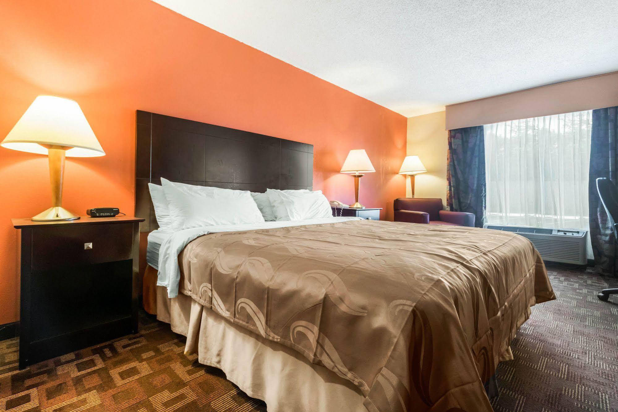Quality Inn & Suites Lawrenceburg Exterior photo