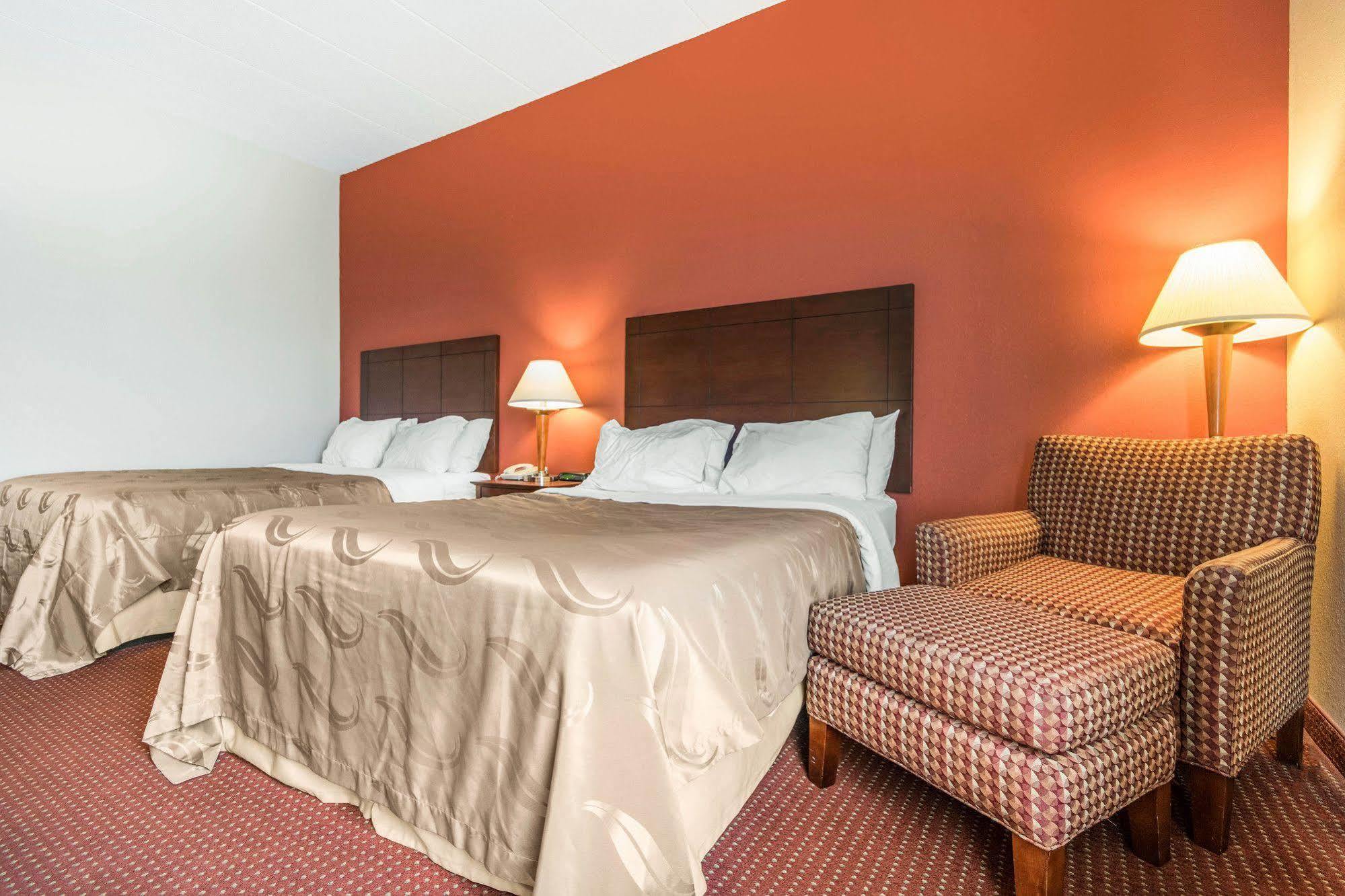 Quality Inn & Suites Lawrenceburg Exterior photo